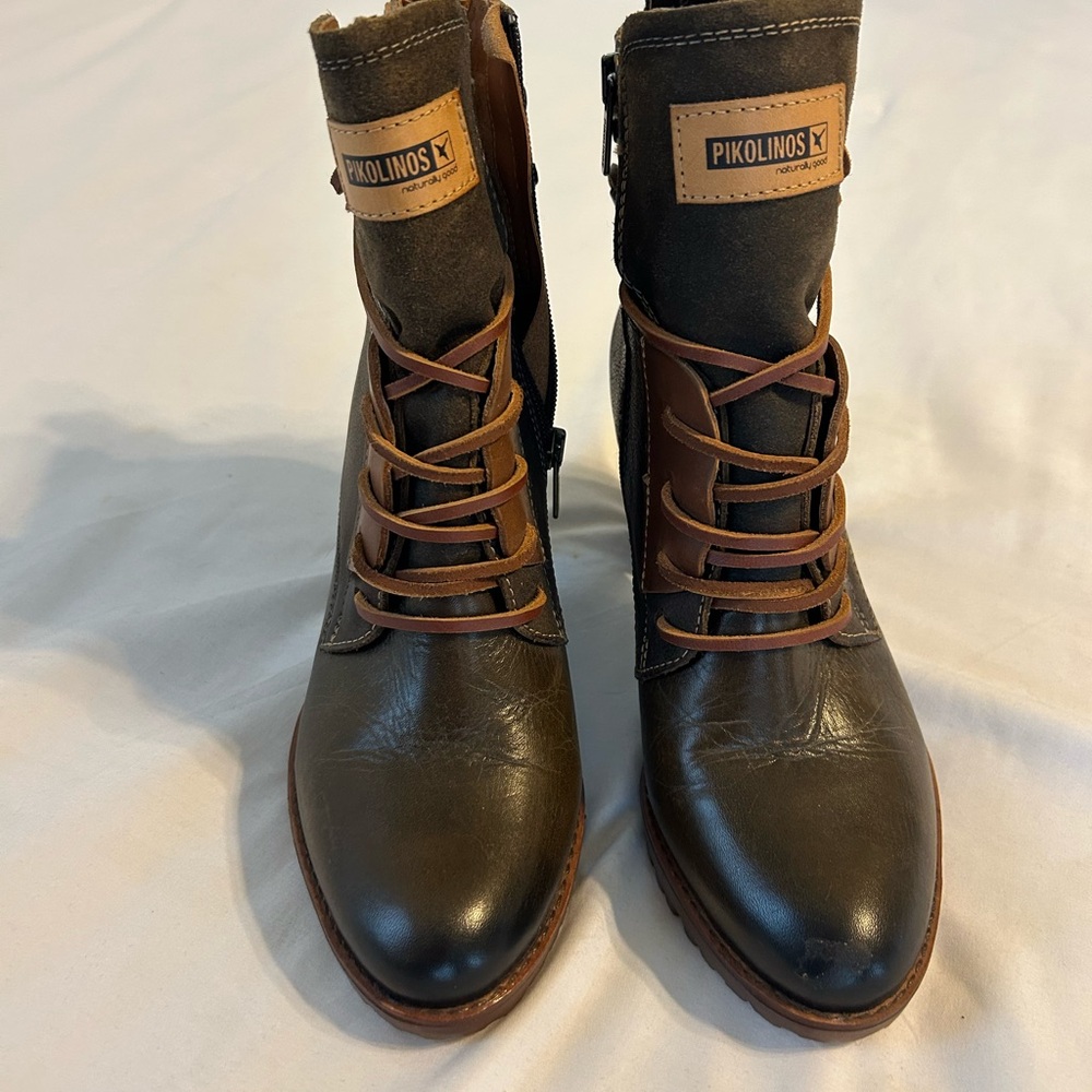 Pikolinos womens Brown Leather Boots